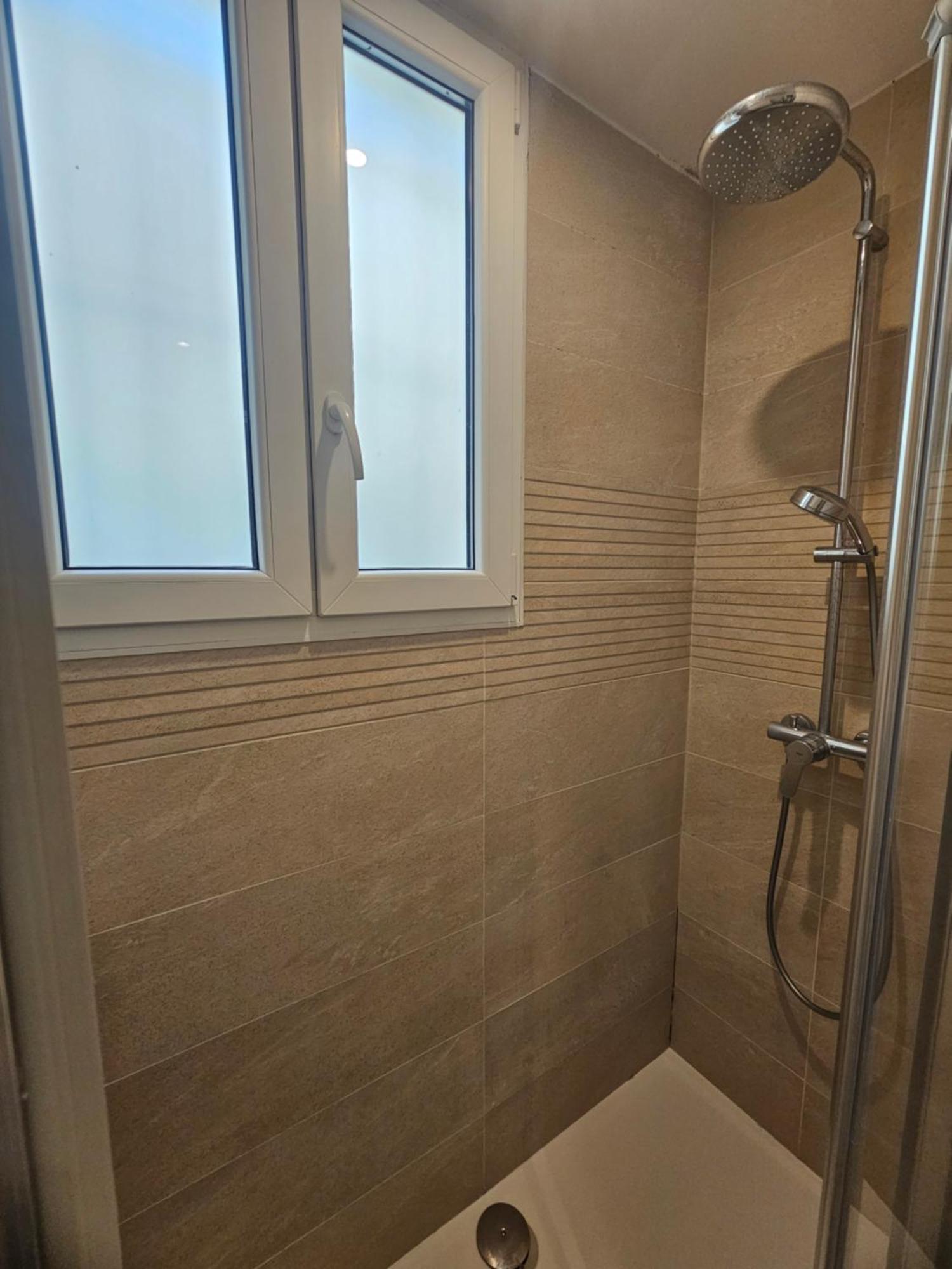 *Appartement Moderne/2 Minutes Du Metro* 생투앙 외부 사진